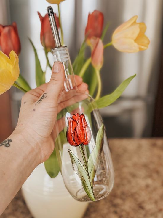Bouteille en verre pour huile ou vinaigre design tulipe rouge peint à la main