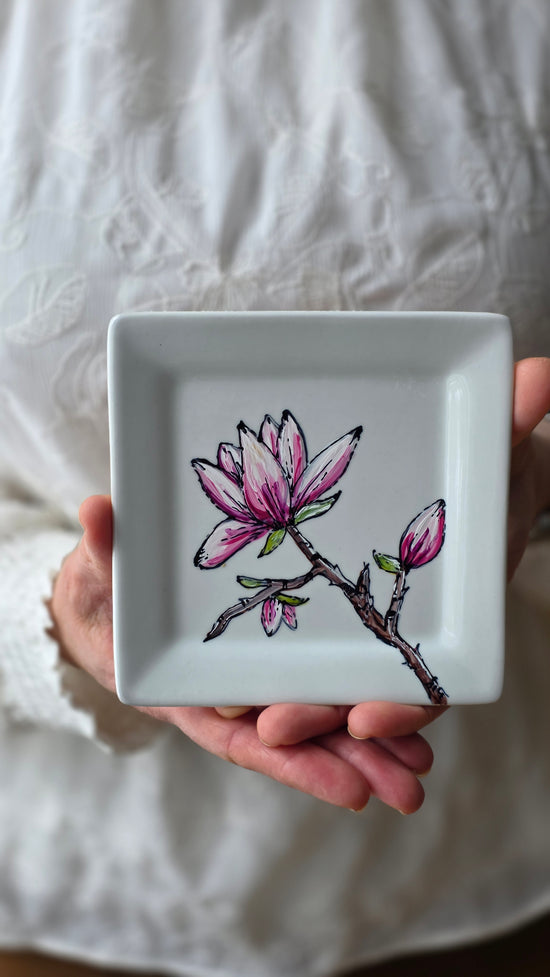 Square design plate lilac