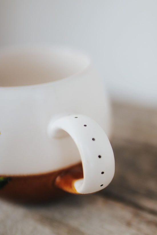 Tasse en grès dessin tournesol peinte par Pero