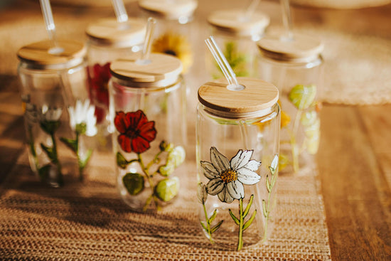 Verre canette design cosmos blanc avec couvercle et paille