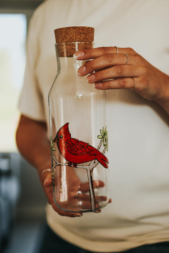 Carafe d'eau en verre design oiseau cardinal | art de la table