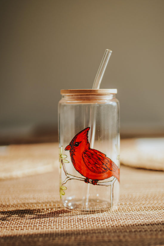 Cardinal design can glass with lid and straw