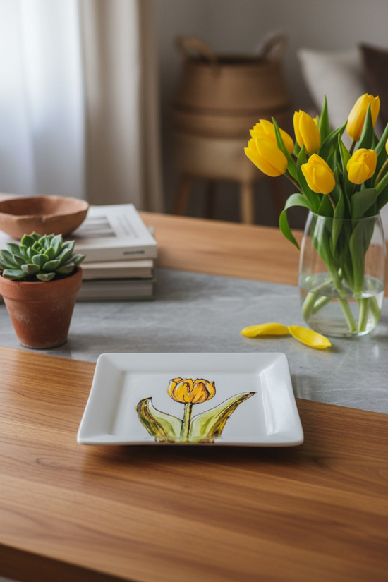 Assiette carrée design tulipe jaune