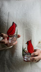Vive les bulles, avec ce duo de flûtes de champagne sans pied: oiseau cardinal