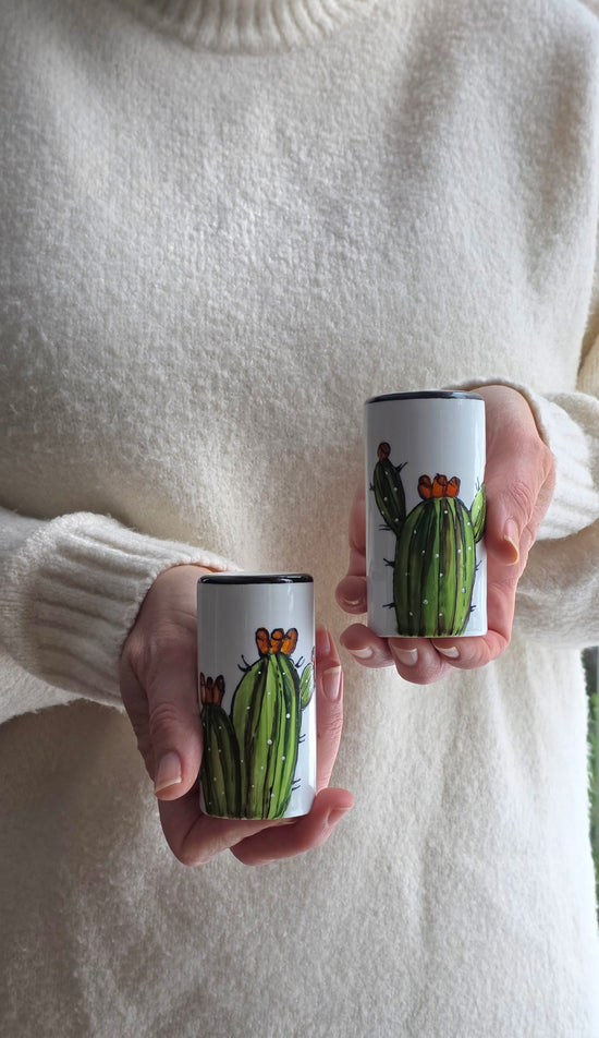 Salière et poivrière peinte à la main par Pero dessin cactus