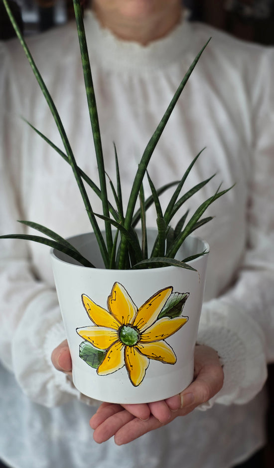 Cache-pot blanc design fleur jaune Pero