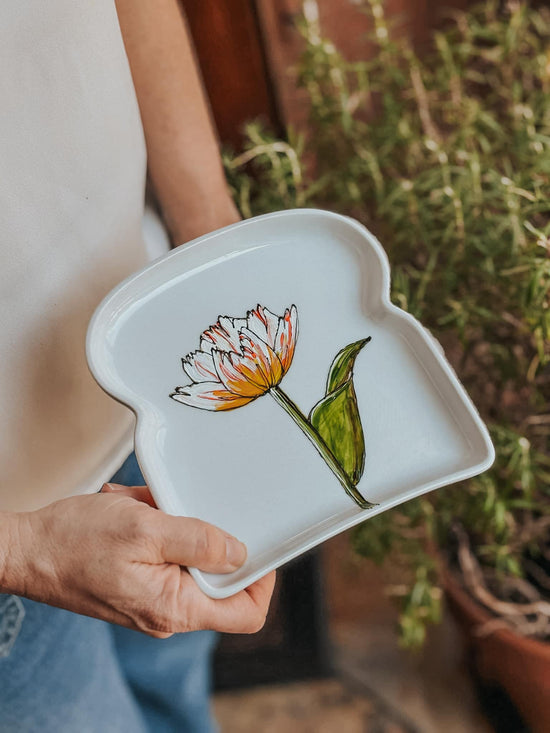 Assiette en forme de toast au design tulipe