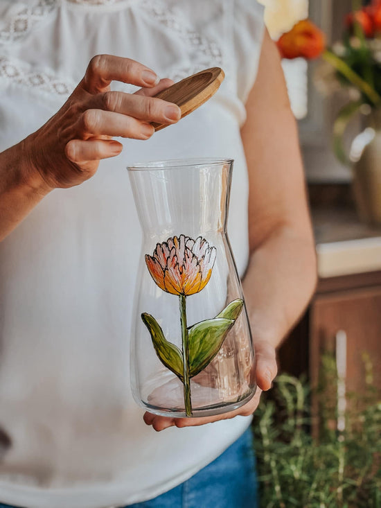 Petite carafe d'eau en verre design tulipe peinte à la main par Pero
