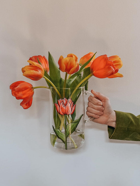 Carafe d'eau en verre design tulipes rouge peinte à la main par Pero