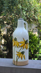 Bouteille en grès pour huile ou vinaigre peinte à la main design fleur rudbeckie jaune