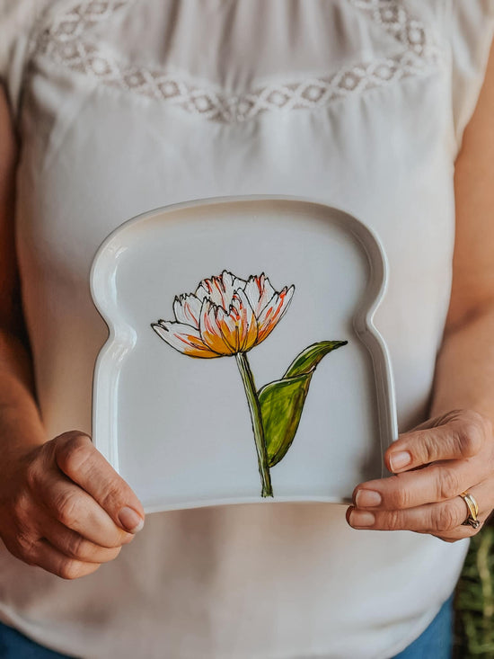 Assiette en forme de toast au design tulipe