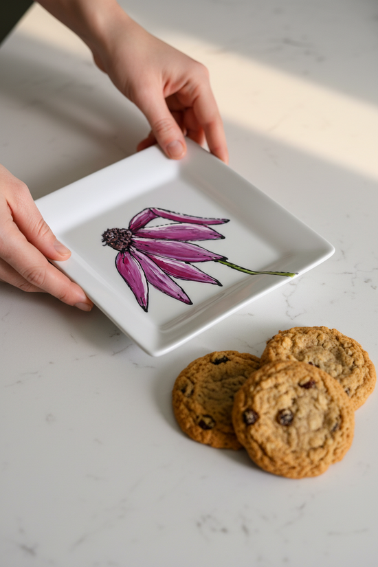 Assiette carrée design fleur mauve échinacé