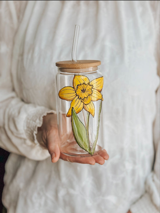 Glass - can with lid and straw design yellow daffodil plant