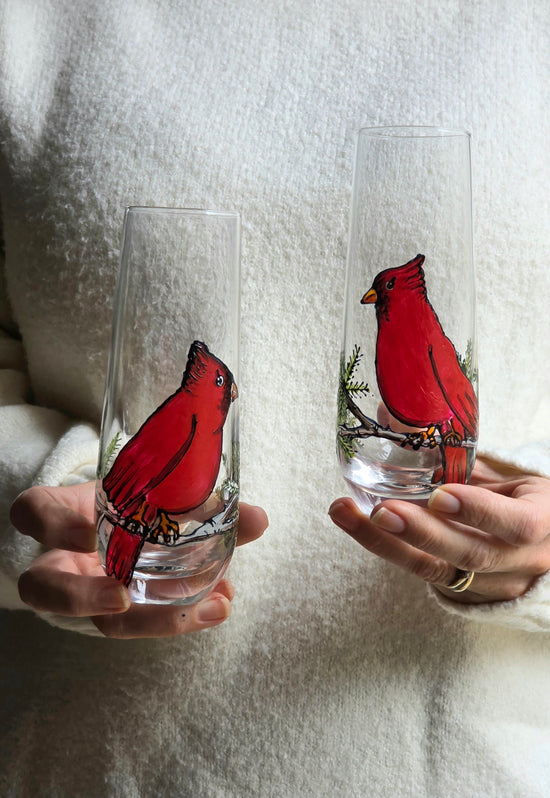 Vive les bulles, avec ce duo de flûtes de champagne sans pied: oiseau cardinal
