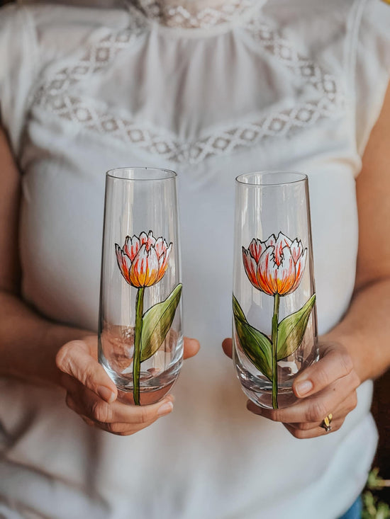 Vive les bulles, avec ce duo de flûtes de champagne au design de tulipes colorées
