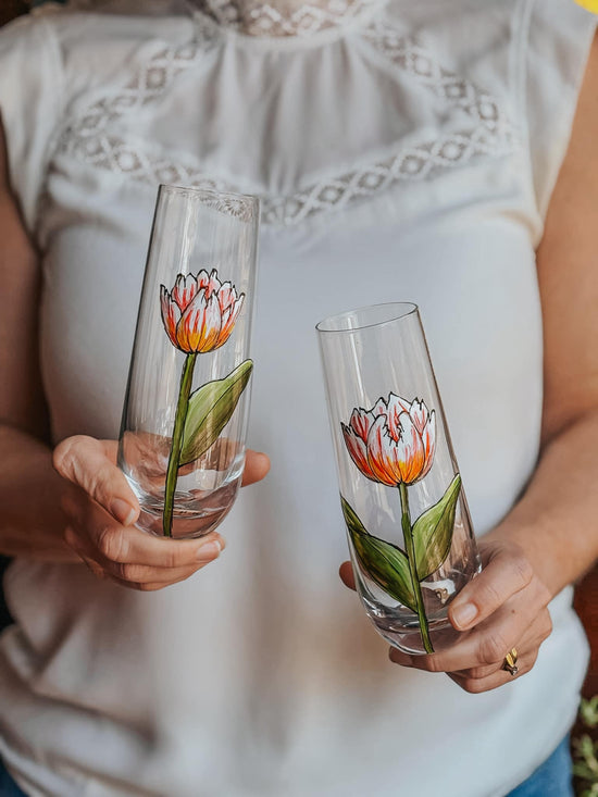 Vive les bulles, avec ce duo de flûtes de champagne au design de tulipes colorées