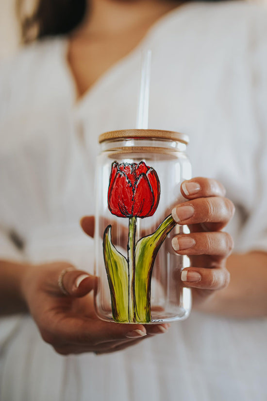 Verre format canette design tulipe rouge