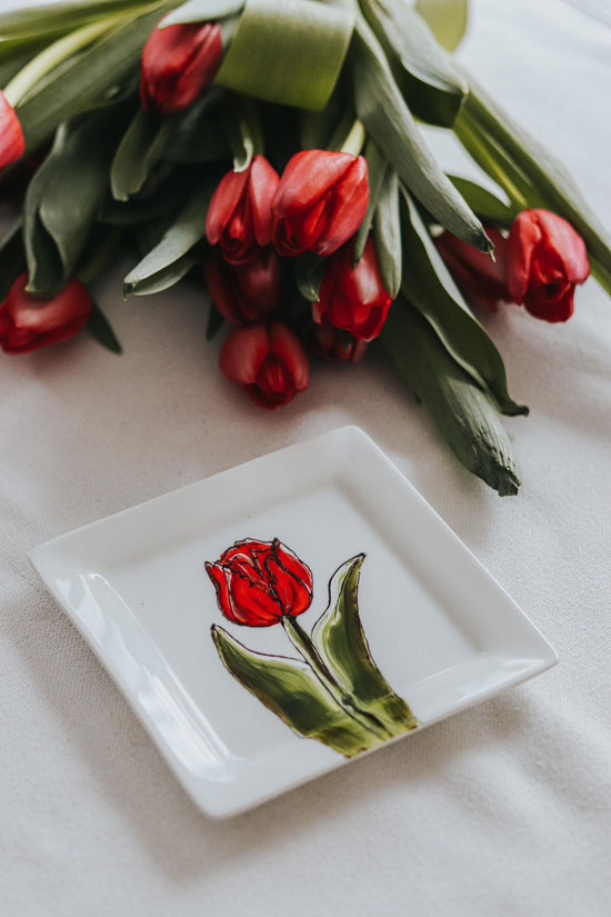 Assiette carrée design tulipe rouge
