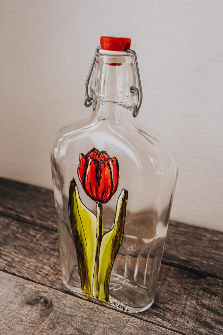 bouteille pour sirop ou huile d'olive dessin tulipe peint par Pero