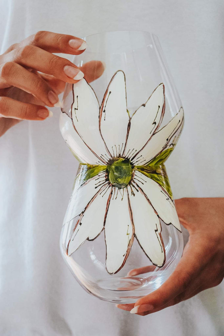 Fleurs pero peintes à la main sur verre sans pieds